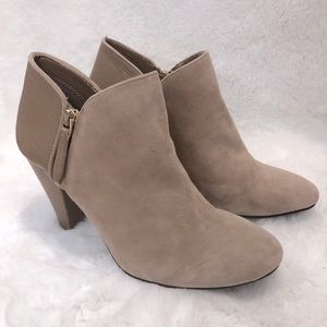 ✨Gianni Bini Suede Booties✨